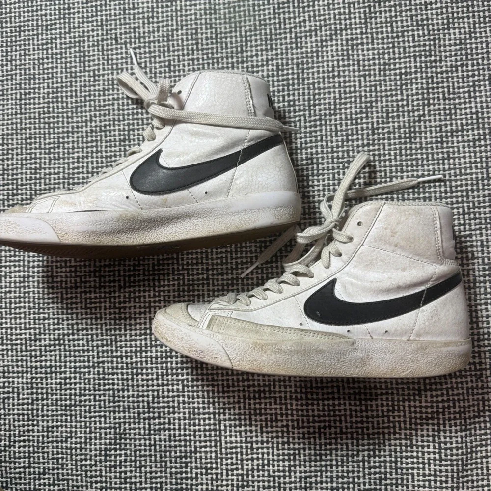 Nike Blazer Mid 77 Kids White Black High Top Sneakers DA4086-100 Size 5Y
